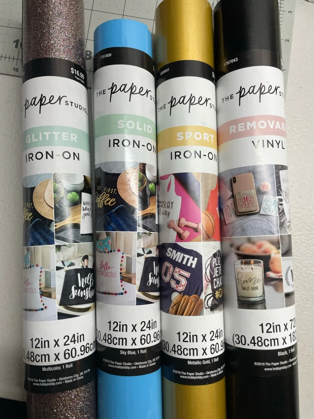 Cricut (4) The Paper Studio (4) crafting vinyls rolls Holographic, glitter